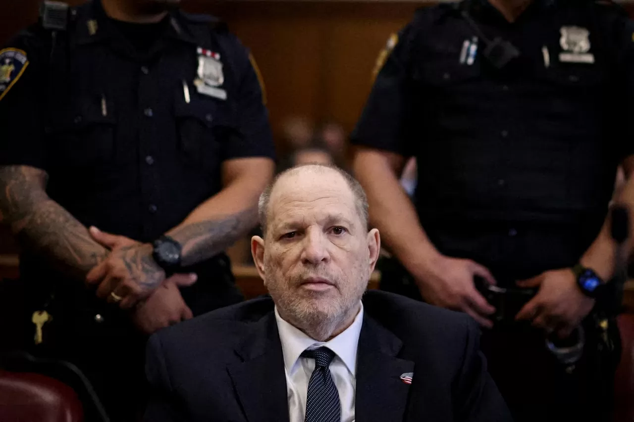 Cựu nhà sản xuất phim Hollywood Harvey Weinstein ngày 29/4 đã xuất hiện tại Tòa Hình sự Manhattan để tham dự phiên tòa xét xử với các cáo buộc hiếp dâm và tấn công tình dục. (Nguồn: Reuters)