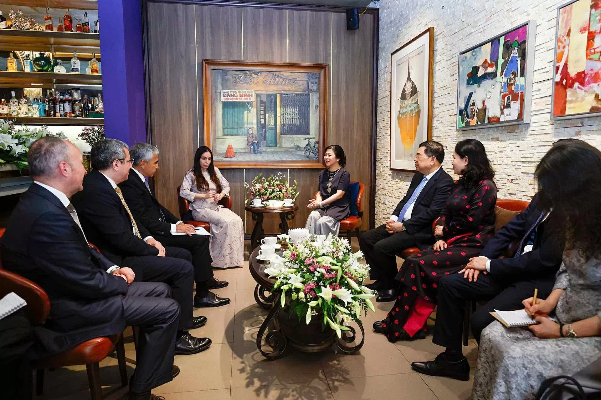 Phu nhân Tổng Bí thư Tô Lâm tiếp bà Leyla Aliyeva, Phó Chủ tịch Quỹ Heydar Aliyev (Azerbaijan) trong chuyến công tác tại Việt Nam, ngày 22/4/2025. (Ảnh: Nguyễn Hồng) Phu nhân Tổng Bí thư Tô Lâm tiếp bà Leyla Aliyeva, Phó Chủ tịch Quỹ Heydar Aliyev (Azerbaijan) trong chuyến công tác tại Việt Nam, ngày 22/4/2025. (Ảnh: Nguyễn Hồng)