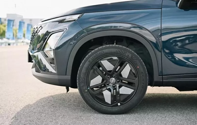 Bộ vành la-zăng thể thao phối hai tông màu trên Omoda C5 HEV Bộ vành la-zăng thể thao phối hai tông màu trên Omoda C5 HEV