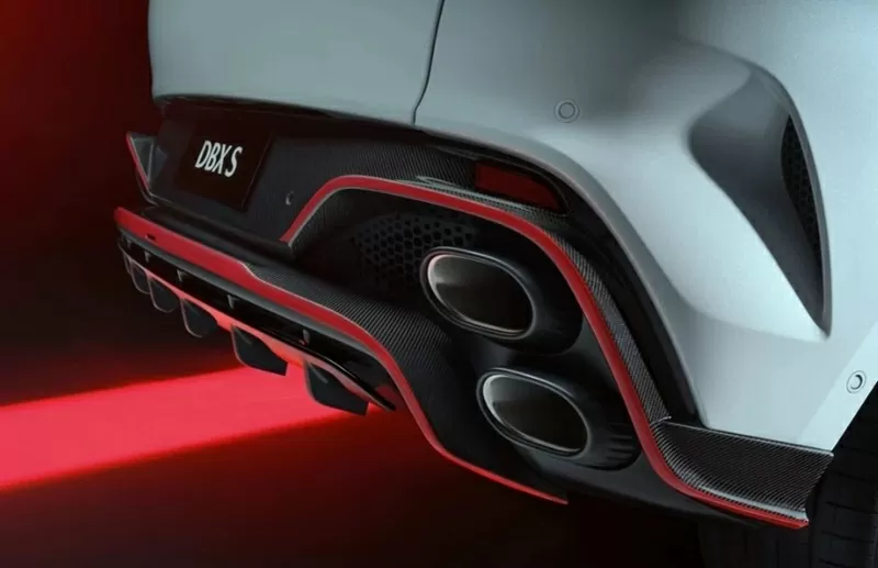 Cụm ống xả mới cùng bộ khuếch tán khí động học phía sau xe được tinh chỉnh lại