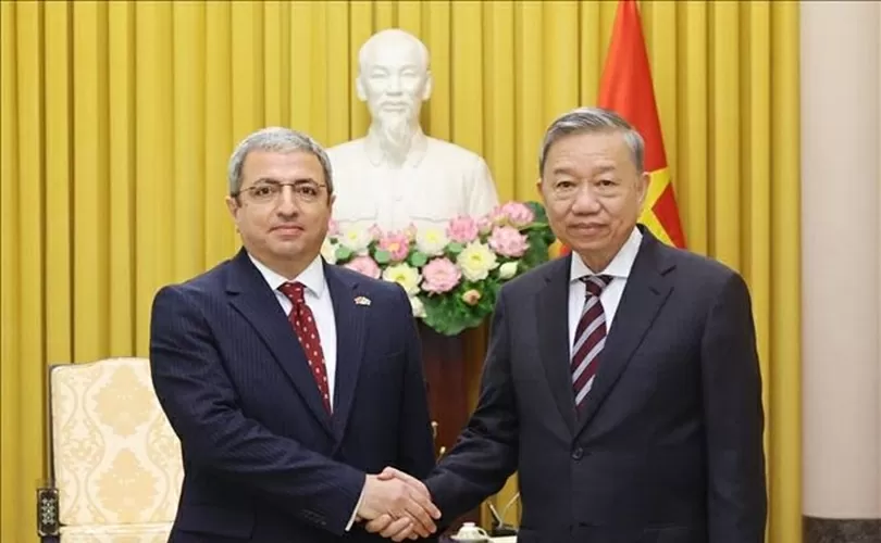 Chủ tịch nước Tô Lâm tiếp Đại sứ Azerbaijan tại Việt Nam Shovgi Kamal Oglu Mehdizade, ngày 16/7/2024. (Nguồn: TTXVN) Chủ tịch nước Tô Lâm tiếp Đại sứ Azerbaijan tại Việt Nam Shovgi Kamal Oglu Mehdizade, ngày 16/7/2024. (Nguồn: TTXVN)