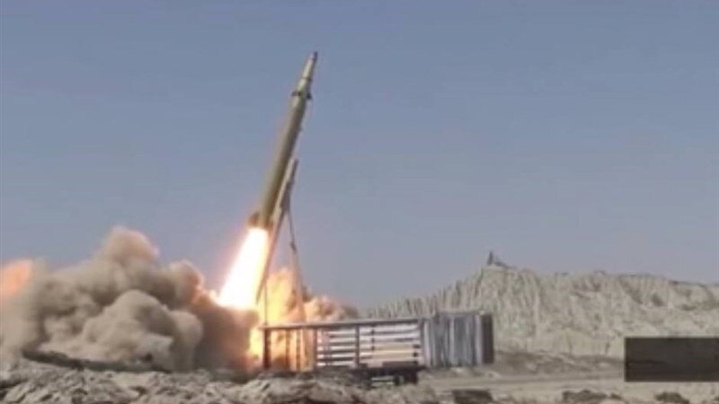 Iran tung tên lửa đạn đạo mới, tuyên bố 'các căn cứ của Mỹ trong khu vực sẽ là mục tiêu hợp pháp' nếu xảy ra một việc