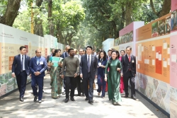 Chủ tịch nước Lương Cường và Tổng thống Sri Lanka thăm Khu di tích Chủ tịch Hồ Chí Minh và thả cá chép tại Ao cá Bác Hồ