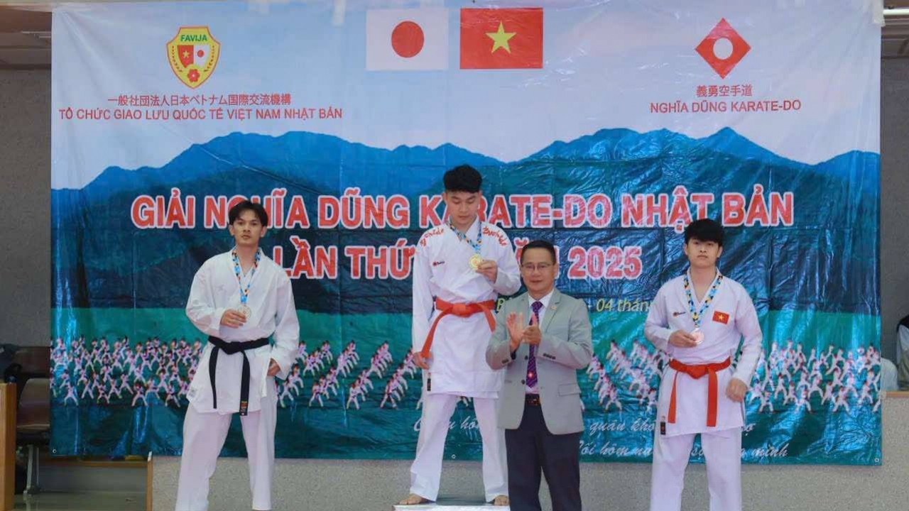 Giải karatedo tại Nhật Bản chào mừng ngày thống nhất đất nước
