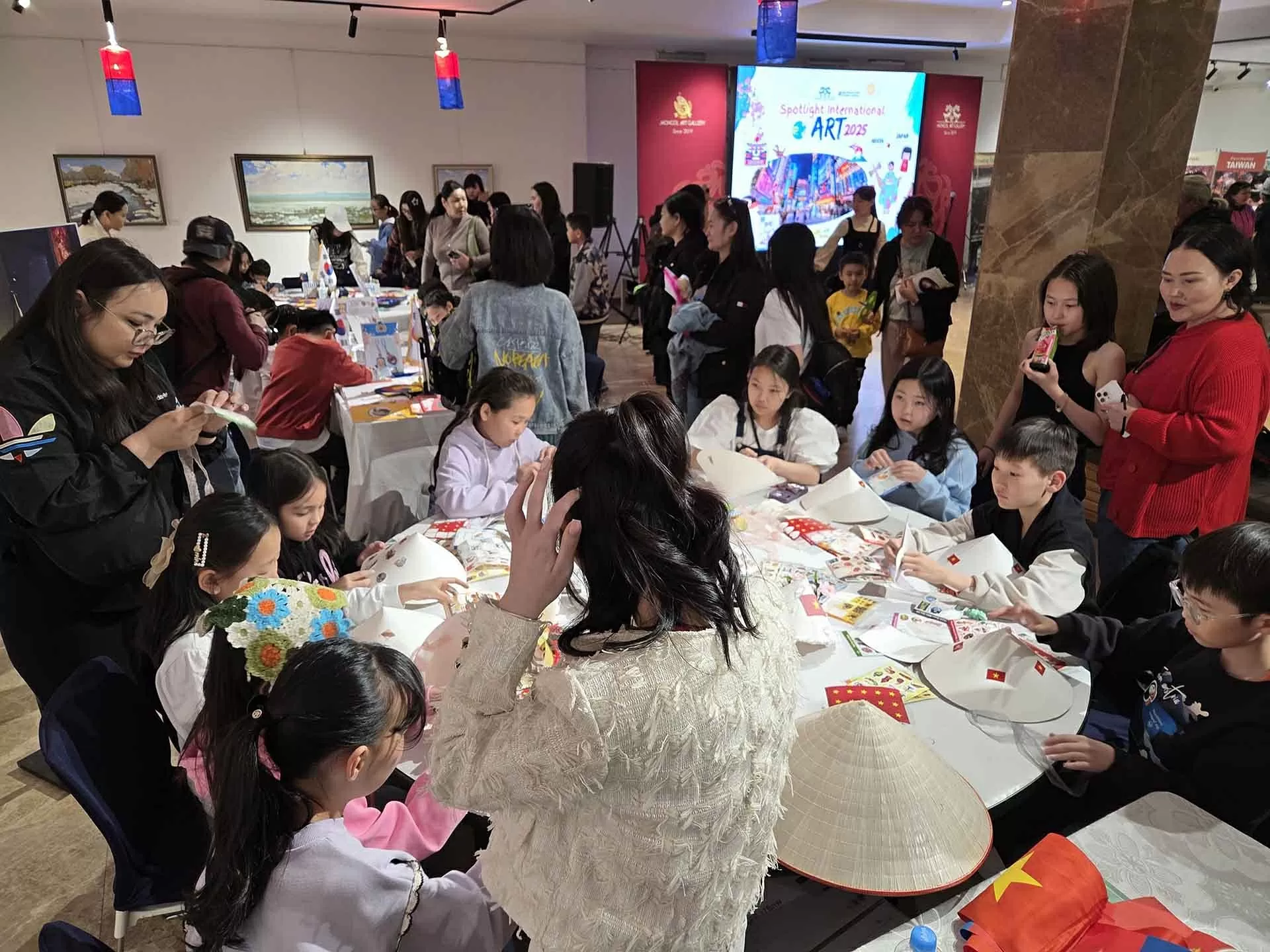 Gian hàng Việt Nam tạo dấu ấn tại sự kiện văn hóa quốc tế ở Mông Cổ Gian hàng Việt Nam tạo dấu ấn tại sự kiện văn hóa quốc tế ở Mông Cổ