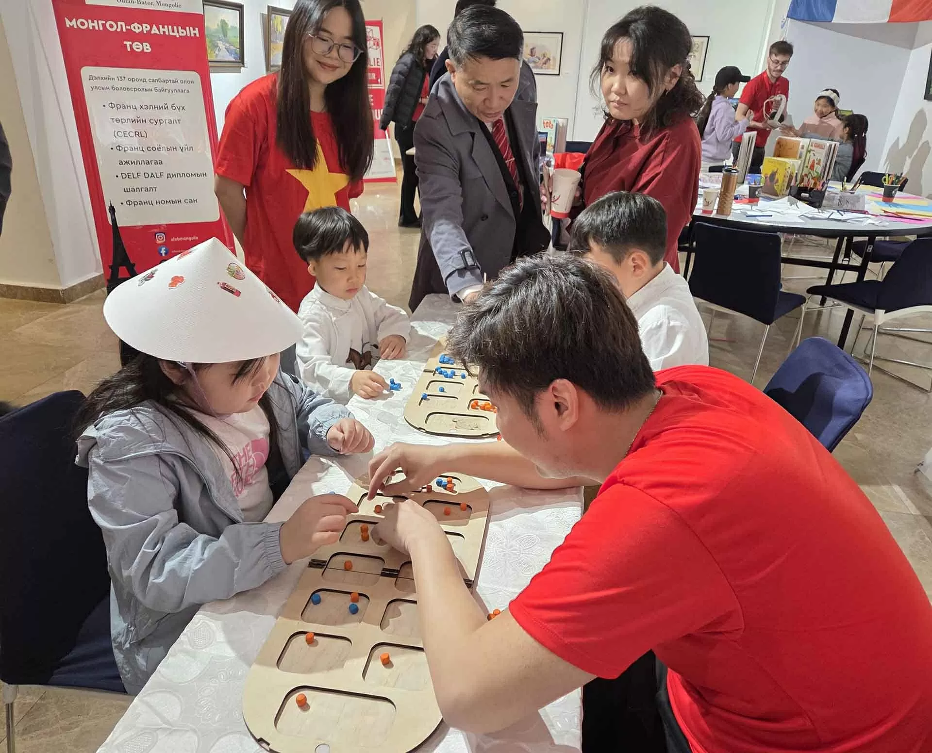 Gian hàng Việt Nam tạo dấu ấn tại sự kiện văn hóa quốc tế ở Mông Cổ Gian hàng Việt Nam tạo dấu ấn tại sự kiện văn hóa quốc tế ở Mông Cổ