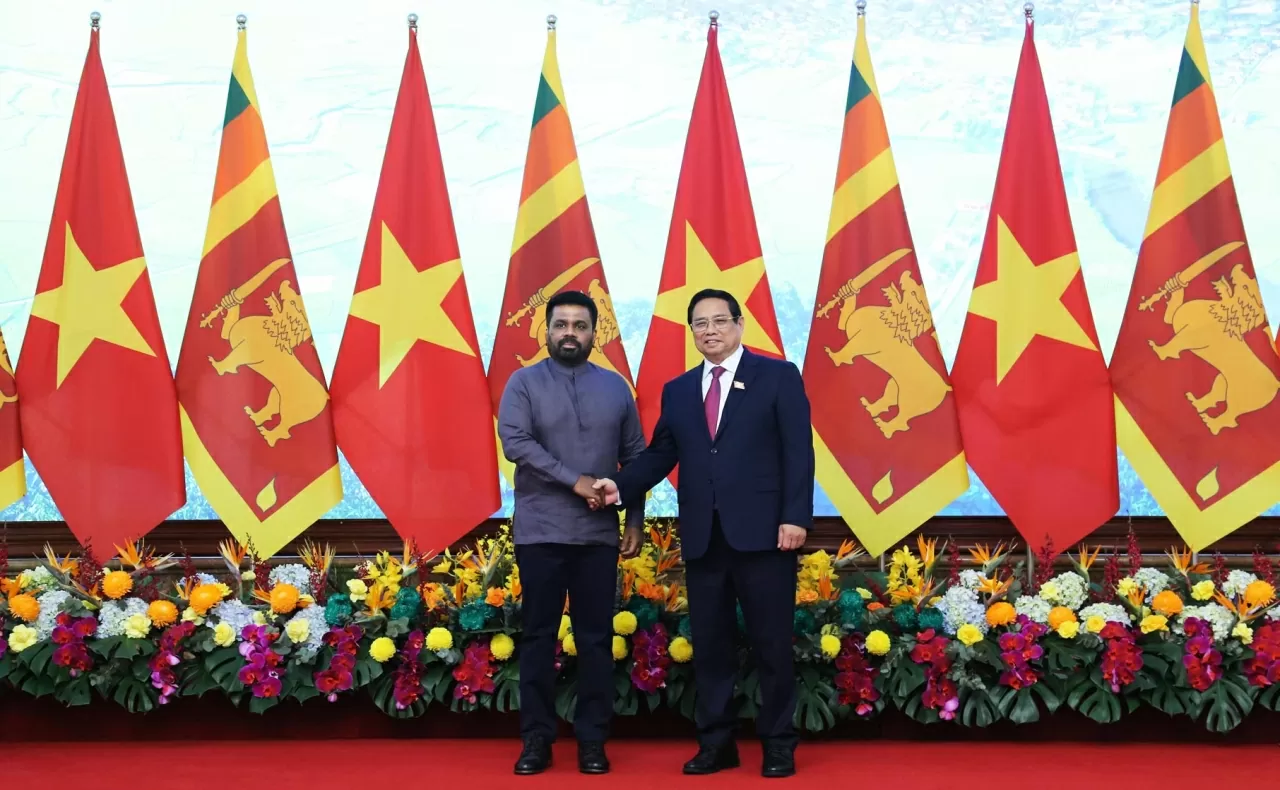 Thủ tướng Chính phủ Phạm Minh Chính và Tổng thống Sri Lanka Anura Kumara Dissanayaka chụp ảnh chung trước hội đàm. (Ảnh: Thành Long)