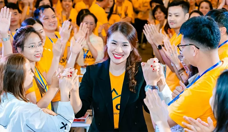 Dung Vanesa: 'Không ai bị AI thay thế - Họ chỉ bị thay thế bởi người biết cách sử dụng AI’ Dung Vanesa: 'Không ai bị AI thay thế - Họ chỉ bị thay thế bởi người biết cách sử dụng AI’