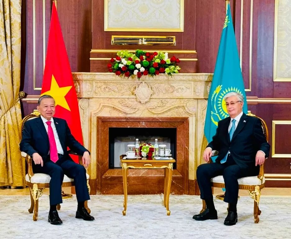 Tổng thống Kazakhstan ra sân bay đón Tổng Bí thư Tô Lâm và Phu nhân thăm cấp Nhà nước