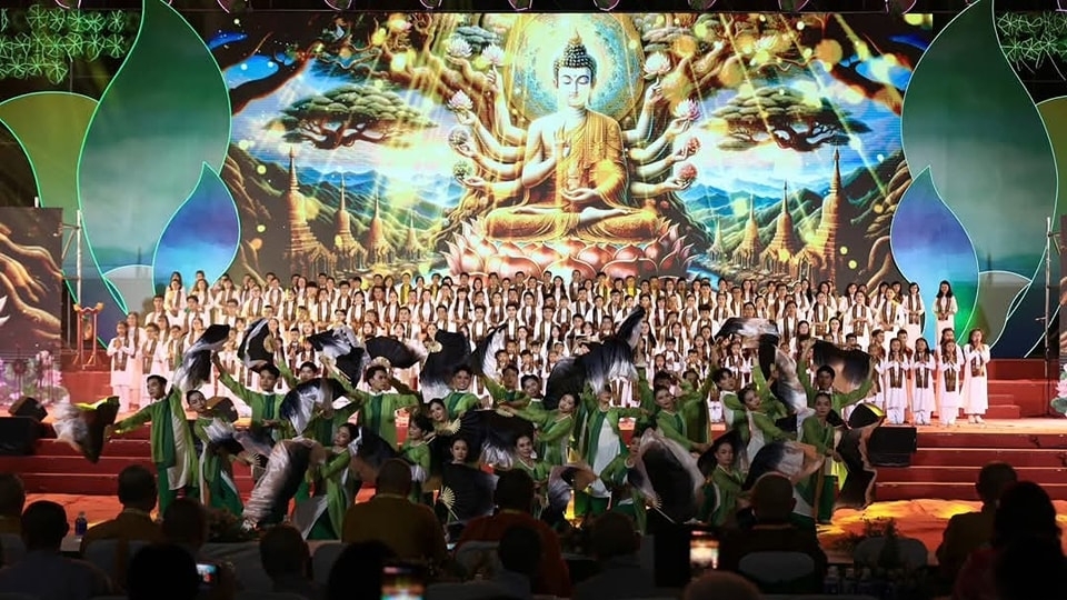 Đêm nghệ thuật ‘Vesak thiêng liêng’: Lan toả tinh thần hoà bình-từ bi-trí tuệ của Đức Phật
