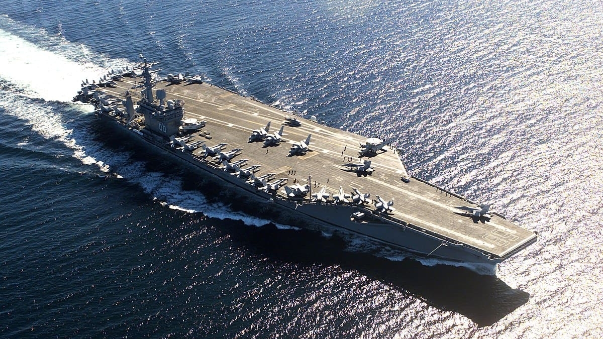 Tàu sân bay Mỹ USS Nimitz cùng nhóm tác chiến xuất hiện ở Biển Đông