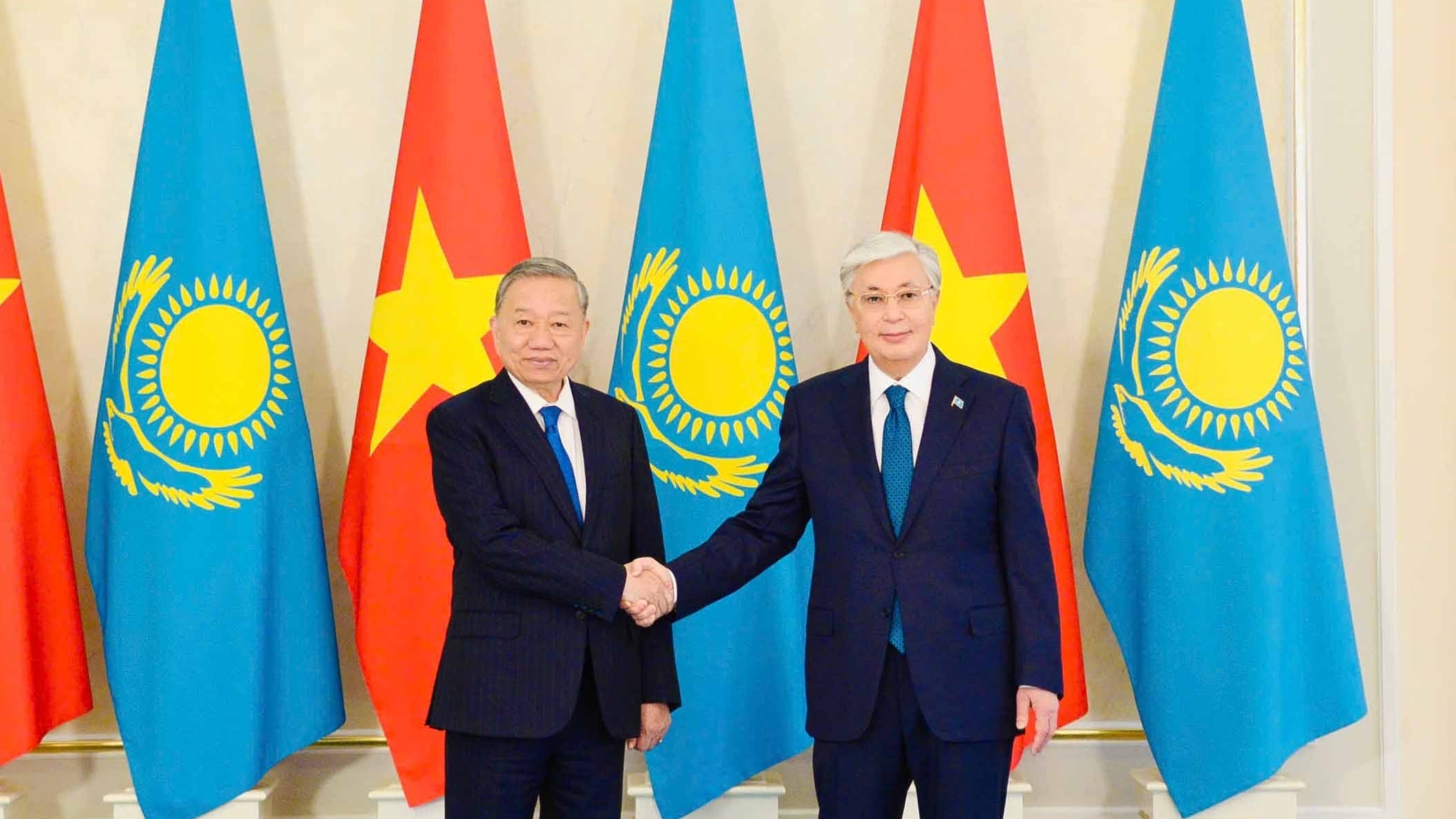 Tuyên bố chung về việc thiết lập quan hệ Đối tác chiến lược Việt Nam-Kazakhstan