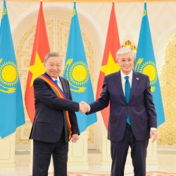 Tổng thống Kazakhstan trao tặng Tổng Bí thư Tô Lâm Huân chương Hữu nghị Dostyk hạng Nhất