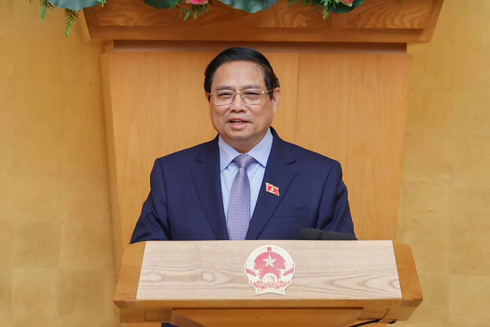 Triển khai quyết liệt, hiệu quả các Nghị quyết của Bộ Chính trị, thực hiện bằng được các mục tiêu lớn Triển khai quyết liệt, hiệu quả các Nghị quyết của Bộ Chính trị, thực hiện bằng được các mục tiêu lớn