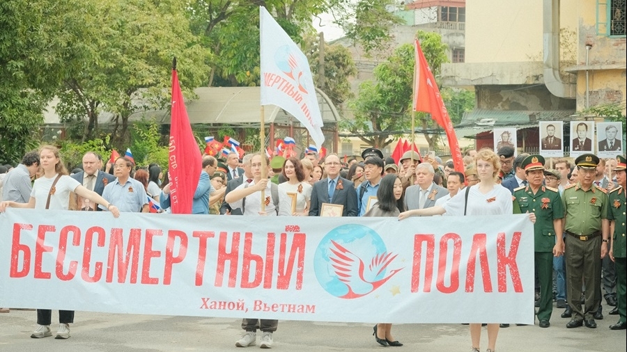 Diễu hành 'Binh đoàn bất tử' tri ân Anh hùng liệt sĩ vì Tổ quốc và hòa bình thế giới