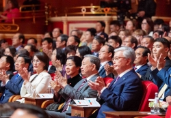 Món quà đặc biệt Tổng thống Kazakhstan dành tặng Tổng Bí thư Tô Lâm và Phu nhân