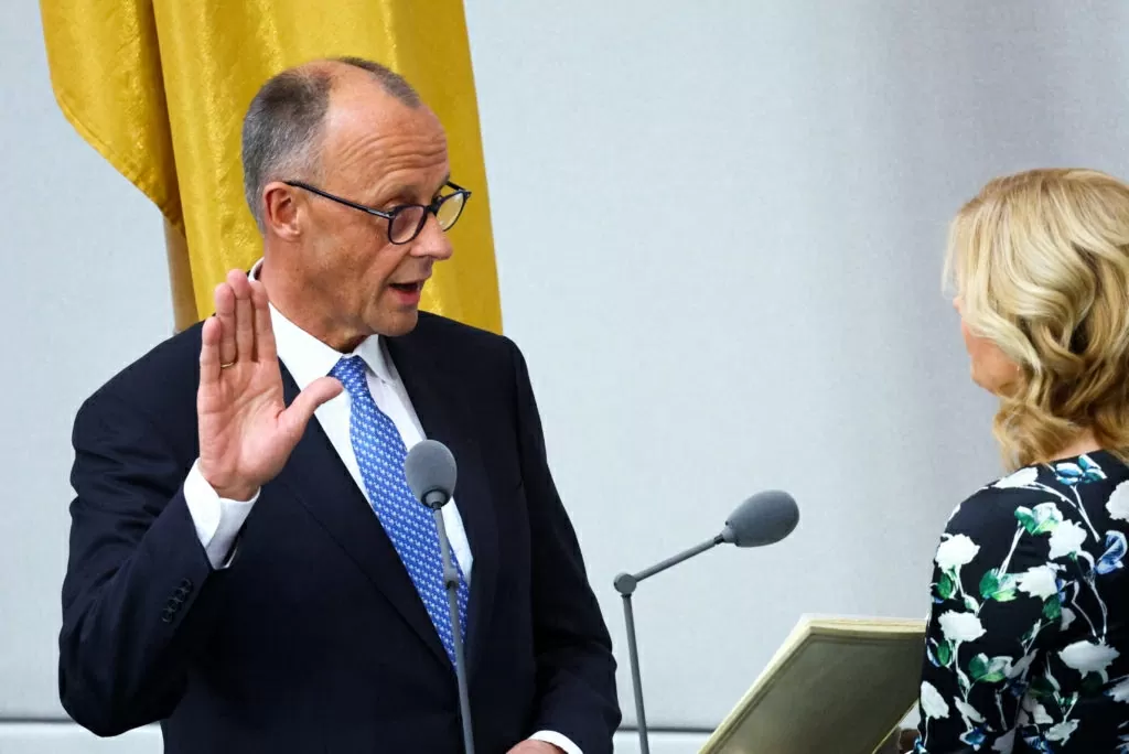 Sau 'cơn sốc' của vòng bỏ phiếu đầu tiên, ông Friedrich MerzĐức chính thức trở thành Thủ tướng Đức. (Nguồn: Reuters)