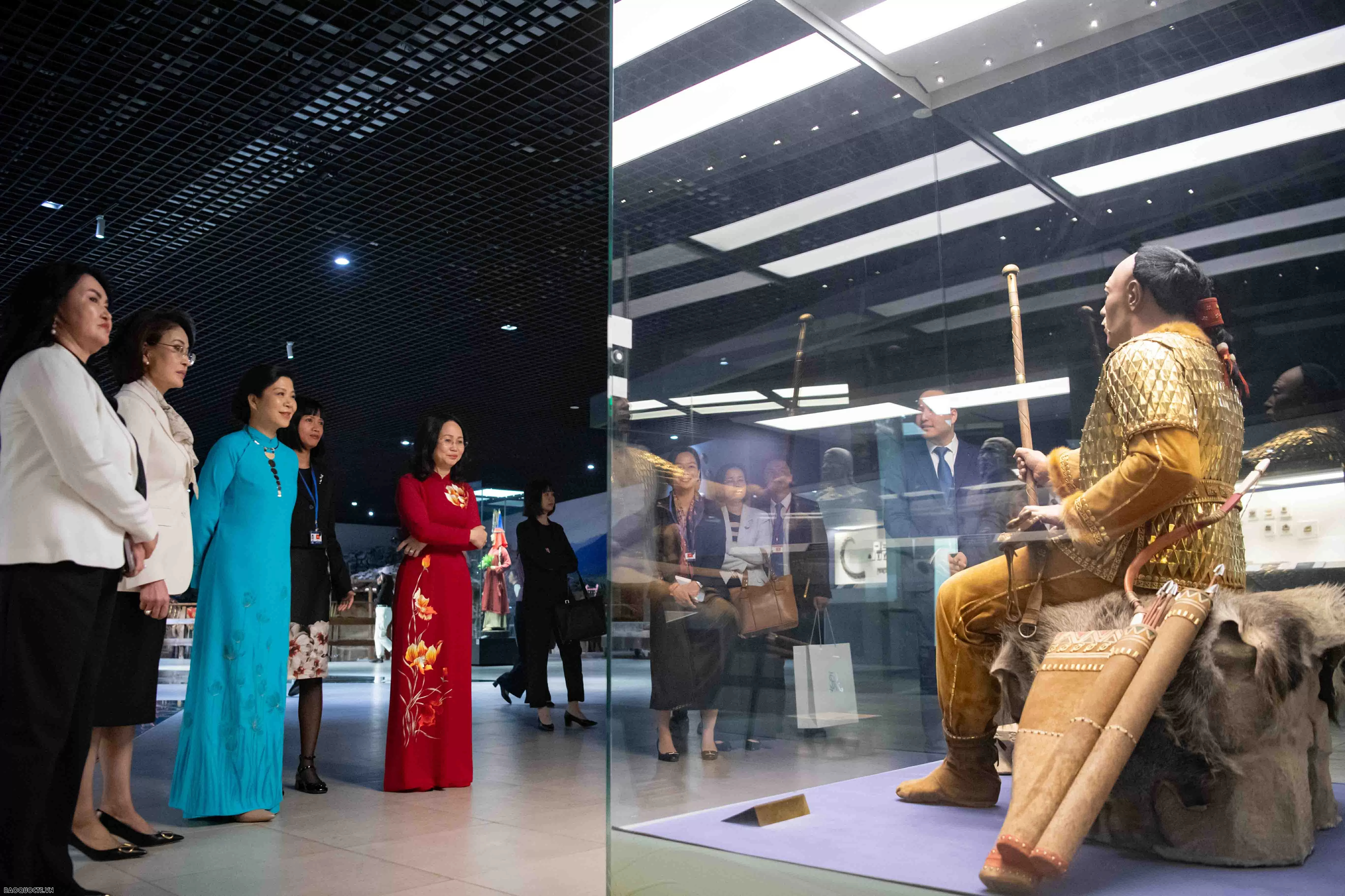 Phu nhân Tổng Bí thư thăm nơi đào tạo cho các vận động khuyết tật ở Kazakhstan