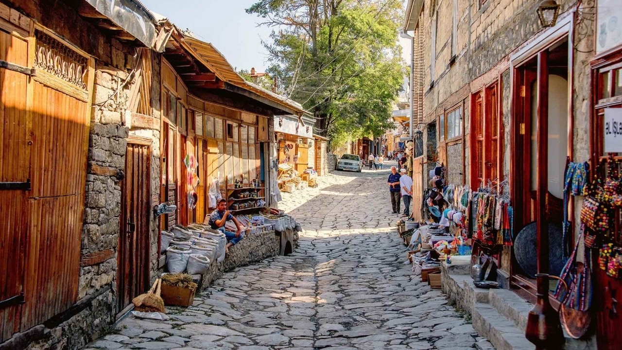 Hành trình khám phá 12 'viên ngọc bí ẩn' của Azerbaijan