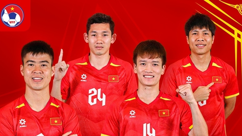 Quang Hải xin rút lui, Việt Nam cử 4 cầu thủ so tài với Man Utd