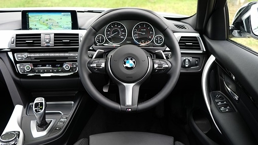 Những phụ kiện không nên lắp trong xe ô tô