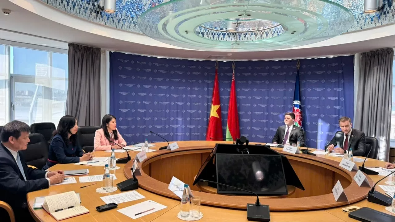 Đại sứ Nguyễn Văn Ngự: Chuyến thăm của Tổng Bí thư Tô Lâm khởi đầu cho một giai đoạn hợp tác mới cho Việt Nam-Belarus Đại sứ Nguyễn Văn Ngự: Chuyến thăm của Tổng Bí thư Tô Lâm khởi đầu cho một giai đoạn hợp tác mới cho Việt Nam-Belarus