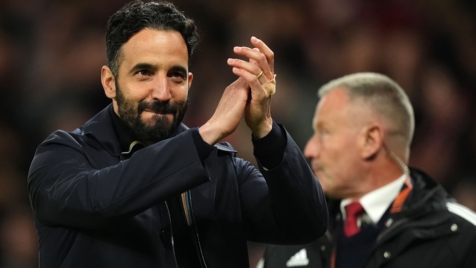 HLV Amorim yêu cầu học trò Man Utd ‘giữ đôi chân trên mặt đất’