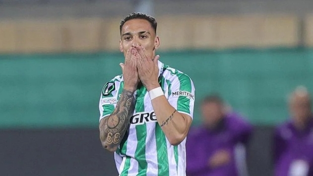 Lại lập siêu phẩm, Antony đưa Betis vào chung kết Conference League