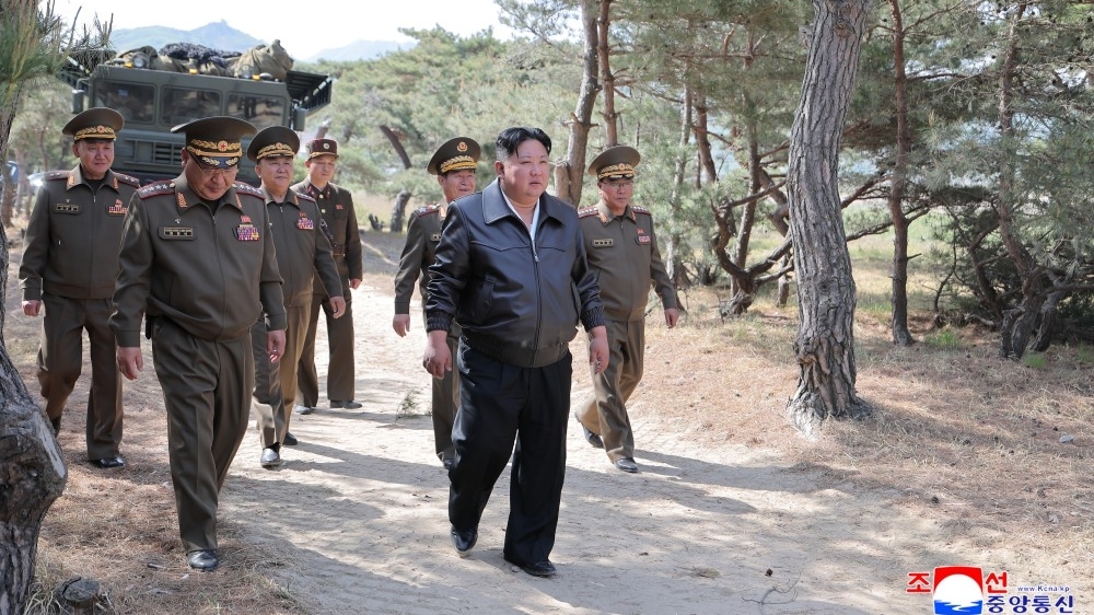 Vừa phóng tên lửa đạn đạo, Triều Tiên lại tập trận bắn đạn thật