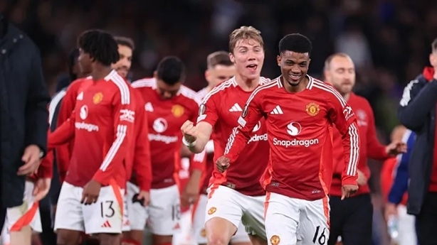 Man Utd đi vào lịch sử Europa League