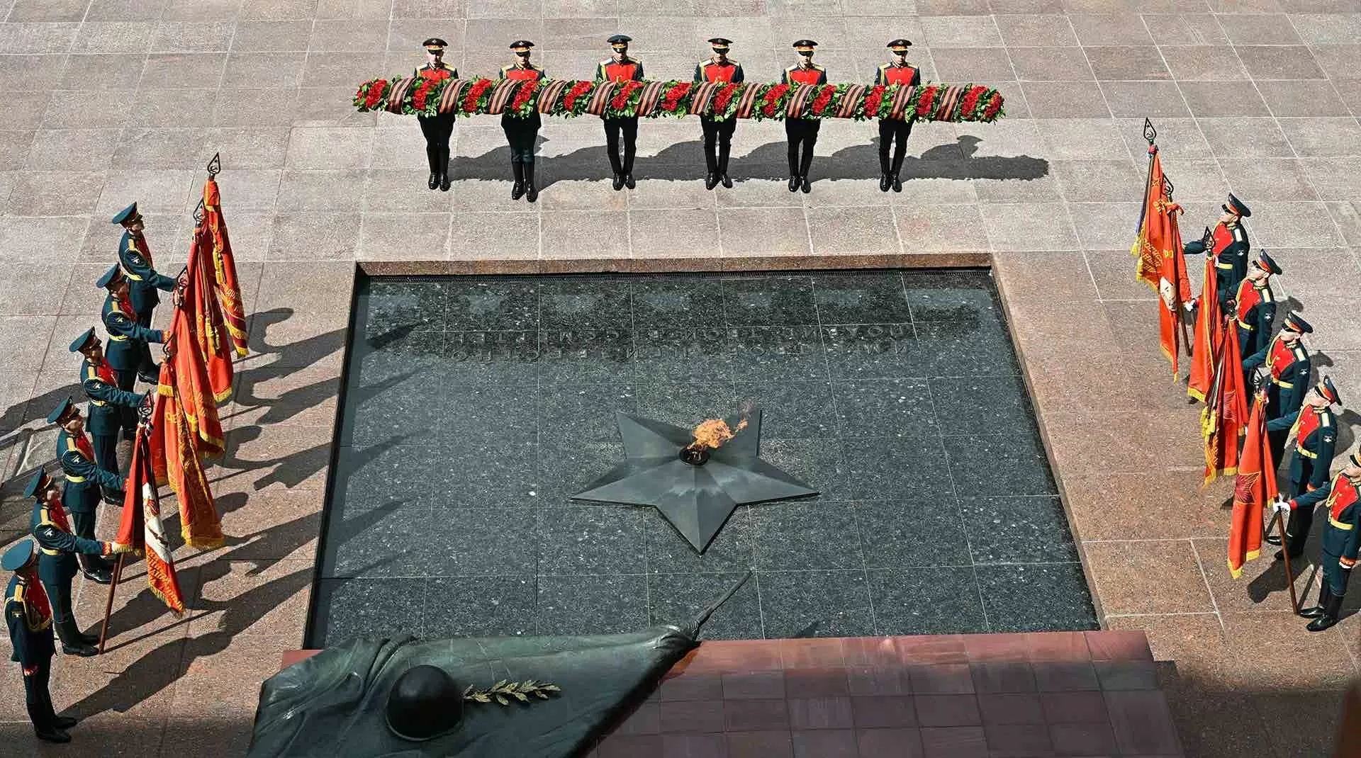 Tổng Bí thư Tô Lâm và Phu nhân dự lễ dâng hoa chung tại Đài Tưởng niệm Liệt sĩ vô danh ở Nga Tổng Bí thư Tô Lâm và Phu nhân dự lễ dâng hoa chung tại Đài Tưởng niệm Liệt sĩ vô danh ở Nga