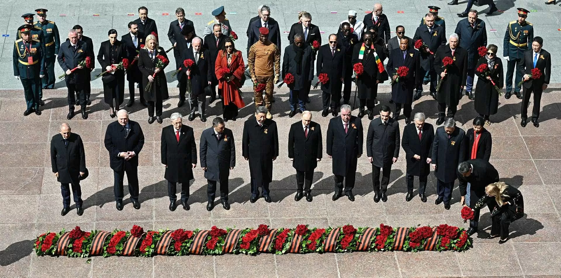 Tổng Bí thư Tô Lâm và Phu nhân dự lễ dâng hoa chung tại Đài Tưởng niệm Liệt sĩ vô danh ở Nga Tổng Bí thư Tô Lâm và Phu nhân dự lễ dâng hoa chung tại Đài Tưởng niệm Liệt sĩ vô danh ở Nga