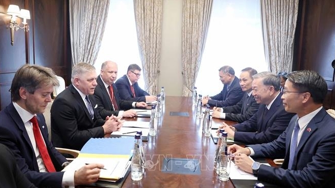 Tổng Bí thư Tô Lâm gặp Thủ tướng Slovakia Robert Fico