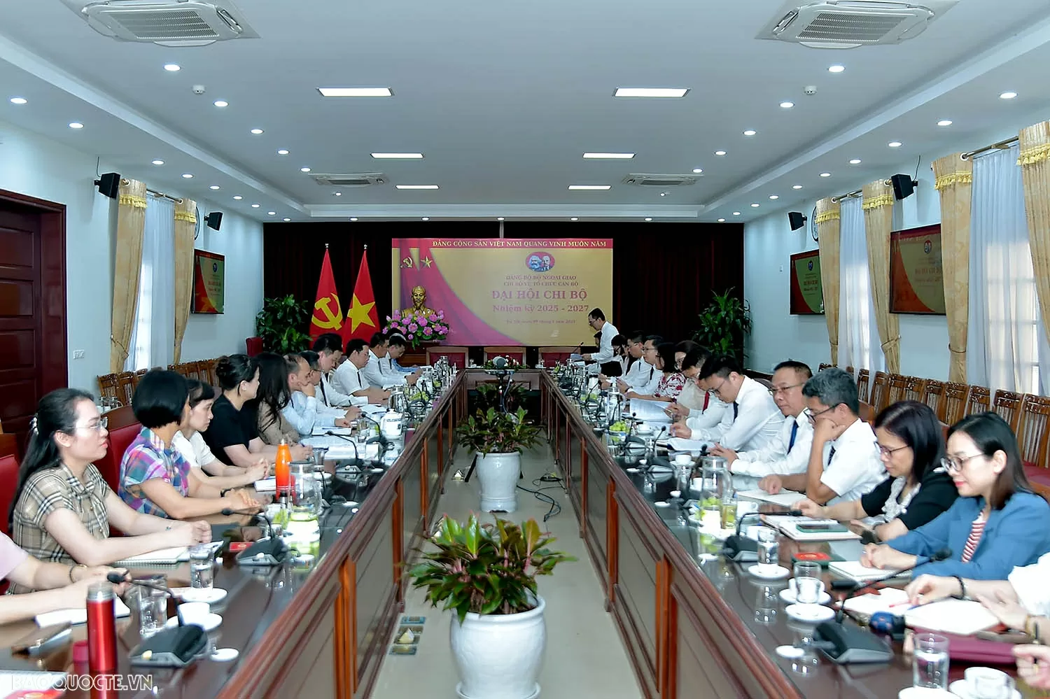 Phát huy vai trò hạt nhân chính trị, nâng cao hiệu quả công tác tổ chức, cán bộ của Bộ Ngoại giao trong tình hình mới Phát huy vai trò hạt nhân chính trị, nâng cao hiệu quả công tác tổ chức, cán bộ của Bộ Ngoại giao trong tình hình mới