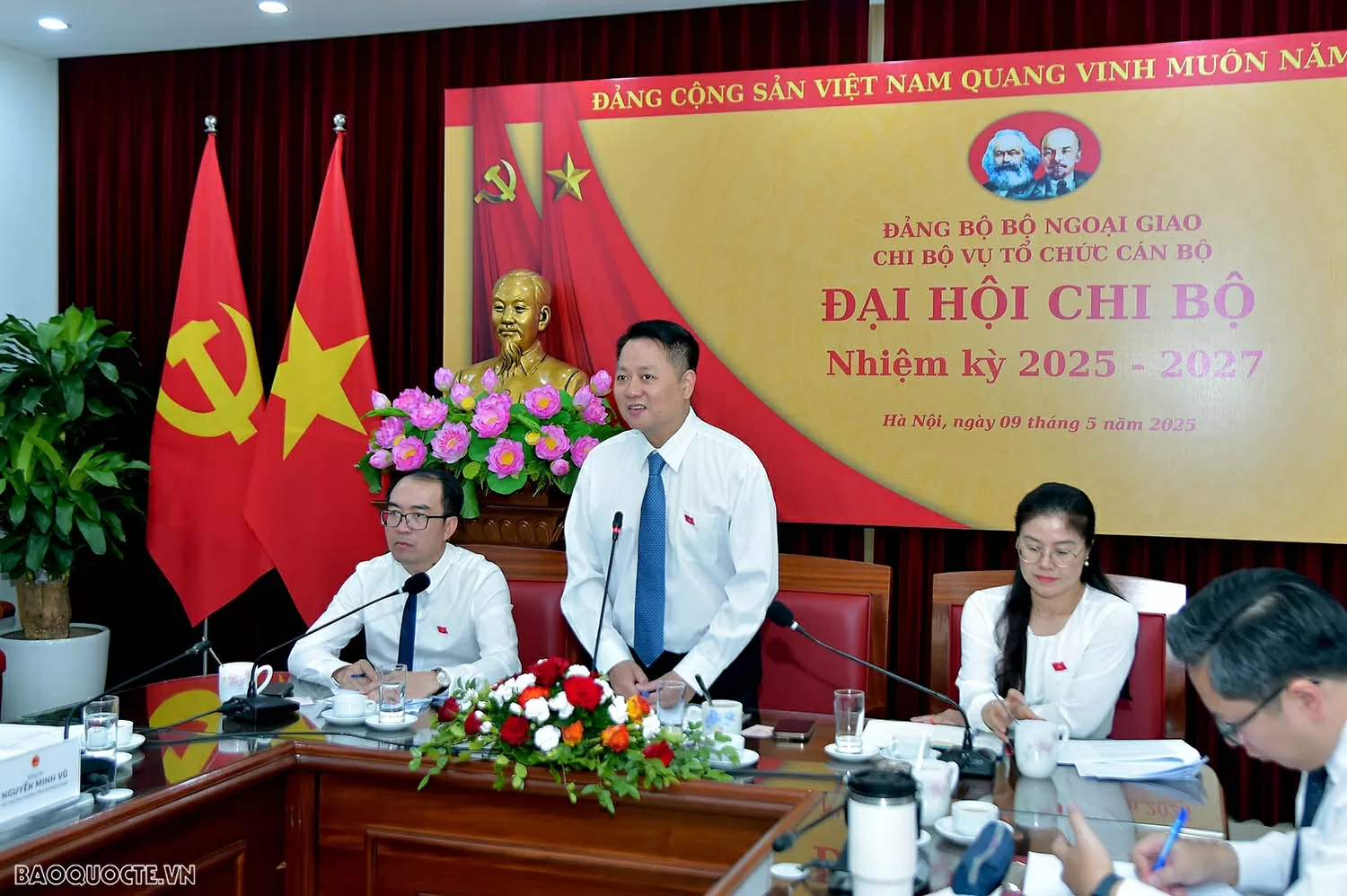 Phát huy vai trò hạt nhân chính trị, nâng cao hiệu quả công tác tổ chức, cán bộ của Bộ Ngoại giao trong tình hình mới Phát huy vai trò hạt nhân chính trị, nâng cao hiệu quả công tác tổ chức, cán bộ của Bộ Ngoại giao trong tình hình mới