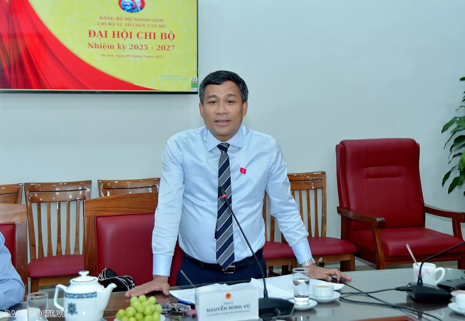 Phát huy vai trò hạt nhân chính trị, nâng cao hiệu quả công tác tổ chức, cán bộ của Bộ Ngoại giao trong tình hình mới Phát huy vai trò hạt nhân chính trị, nâng cao hiệu quả công tác tổ chức, cán bộ của Bộ Ngoại giao trong tình hình mới