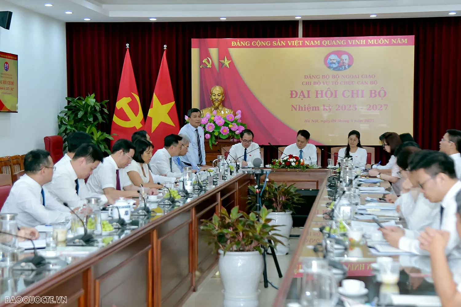 Phát huy vai trò hạt nhân chính trị, nâng cao hiệu quả công tác tổ chức, cán bộ của Bộ Ngoại giao trong tình hình mới Phát huy vai trò hạt nhân chính trị, nâng cao hiệu quả công tác tổ chức, cán bộ của Bộ Ngoại giao trong tình hình mới