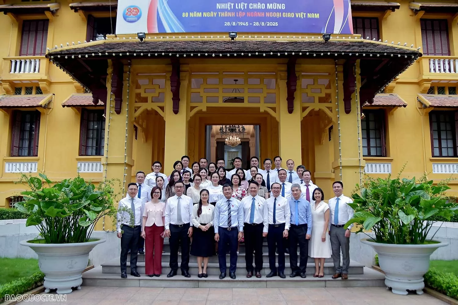 Phát huy vai trò hạt nhân chính trị, nâng cao hiệu quả công tác tổ chức, cán bộ của Bộ Ngoại giao trong tình hình mới Phát huy vai trò hạt nhân chính trị, nâng cao hiệu quả công tác tổ chức, cán bộ của Bộ Ngoại giao trong tình hình mới