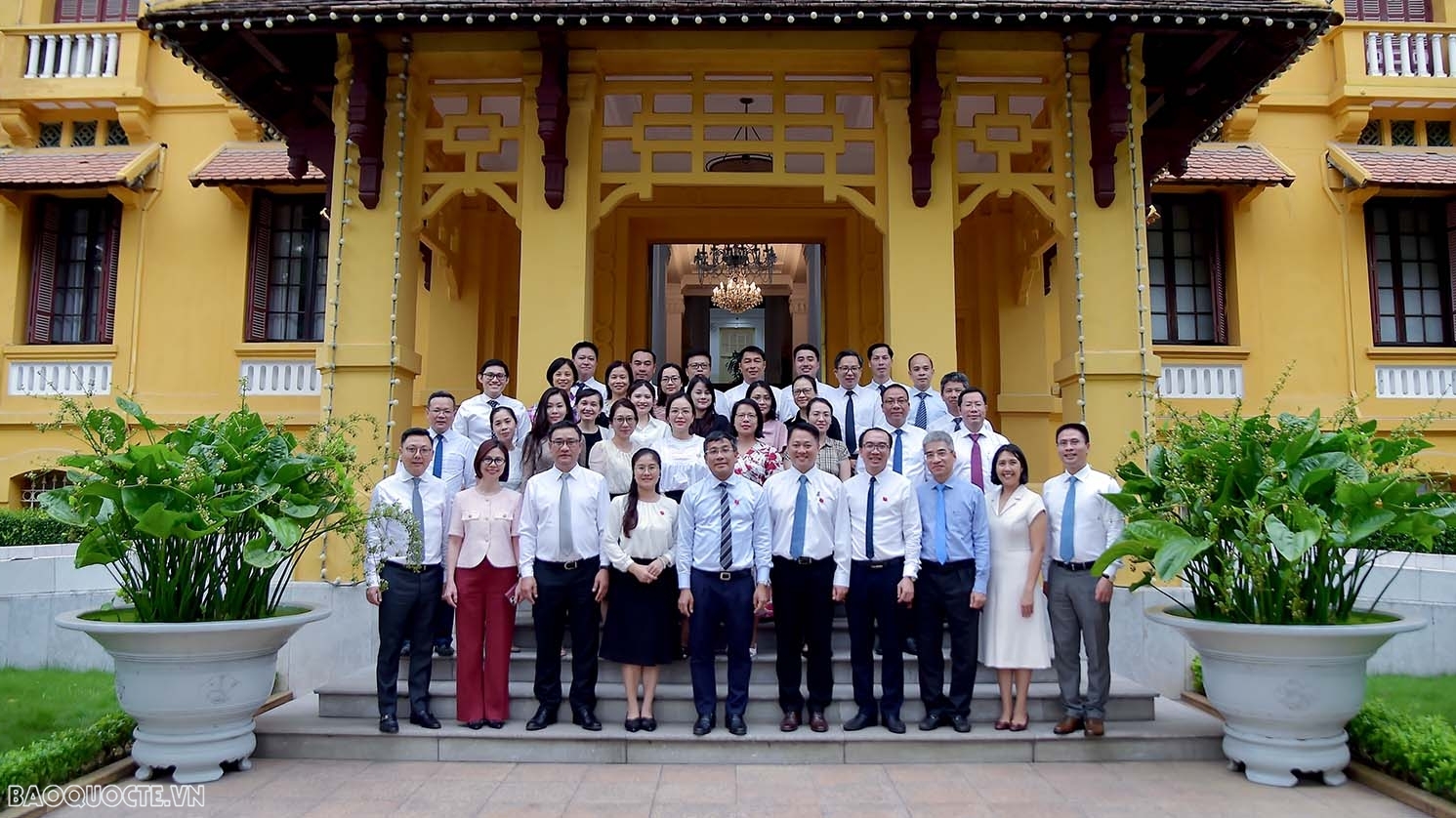 Phát huy vai trò hạt nhân chính trị, nâng cao hiệu quả công tác tổ chức, cán bộ của Bộ Ngoại giao trong tình hình mới