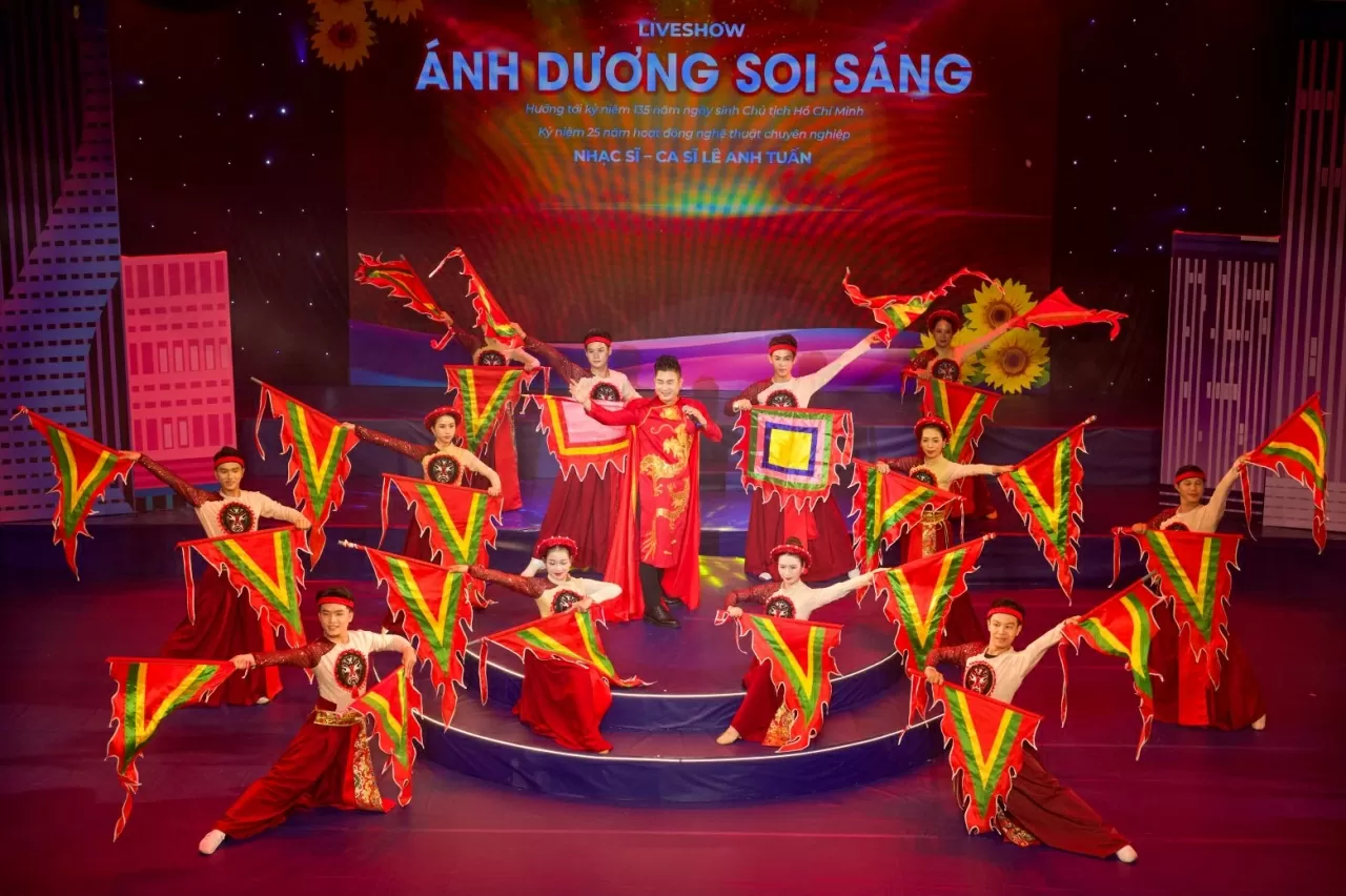 Gần 30 kênh truyền hình phát trực tiếp liveshow ‘Ánh dương soi sáng’ ca ngợi việc học và làm theo tấm gương tư tưởng đạo đức Hồ Chí Minh