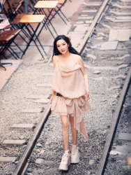 Sao Việt: Hoa hậu Giáng My trẻ trung, lên đồ sành điệu, cuốn hút