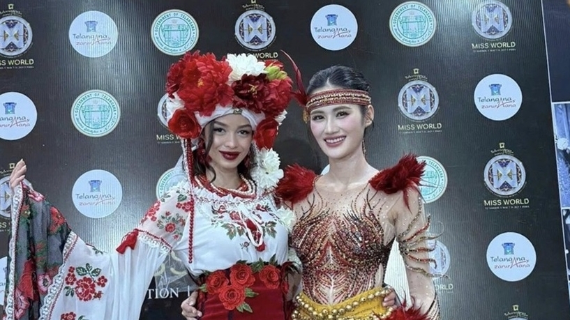 Hoa hậu Ý Nhi mặc trang phục dân tộc dự khai mạc cuộc thi Miss World 2025