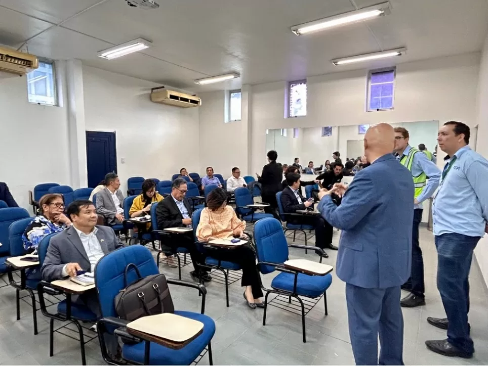 Đại sứ Bùi Văn Nghị cùng các đại sứ ASEAN tại Brazil thăm và làm việc tại Belém, bang Pará