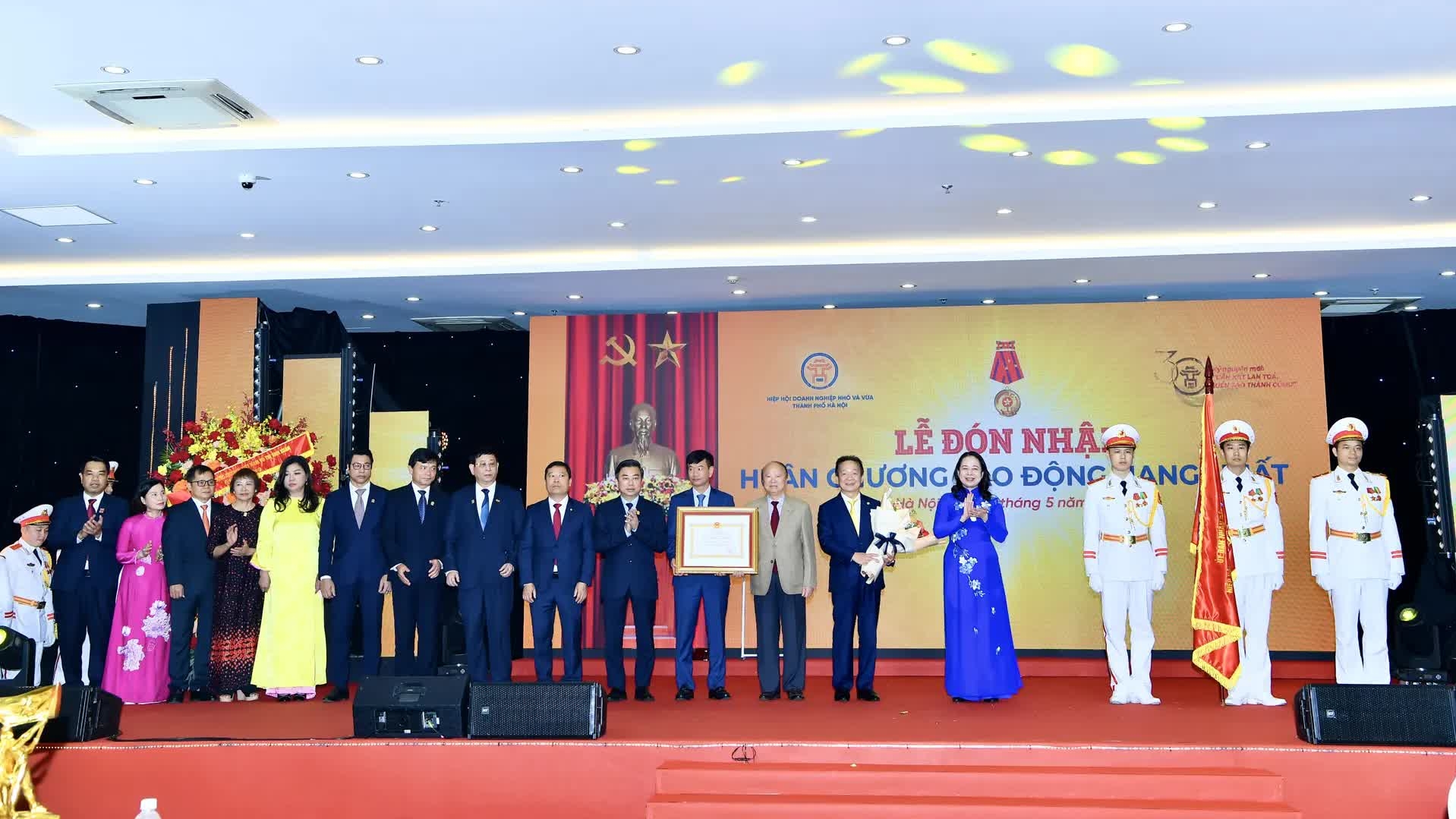 HANOISME đón Huân chương Lao động hạng Nhất