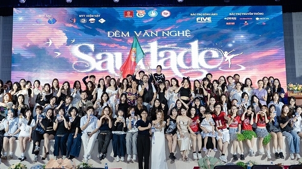 ‘Saudade’ – đêm văn nghệ giàu cảm xúc của sinh viên khoa tiếng Bồ Đào Nha