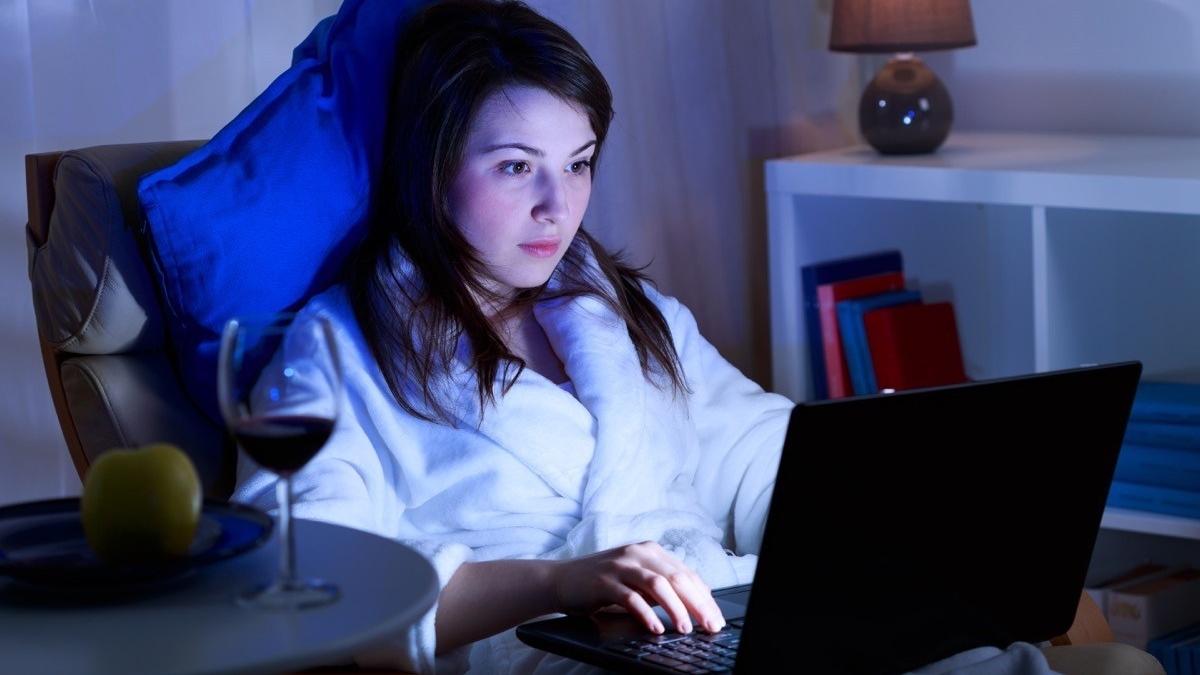 Chuyên gia y tế người Mỹ cảnh báo nguy hại từ thói quen ngủ muộn