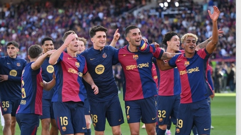 Ferran Torres tái lập hat-trick kiến tạo của Messi ở Barca