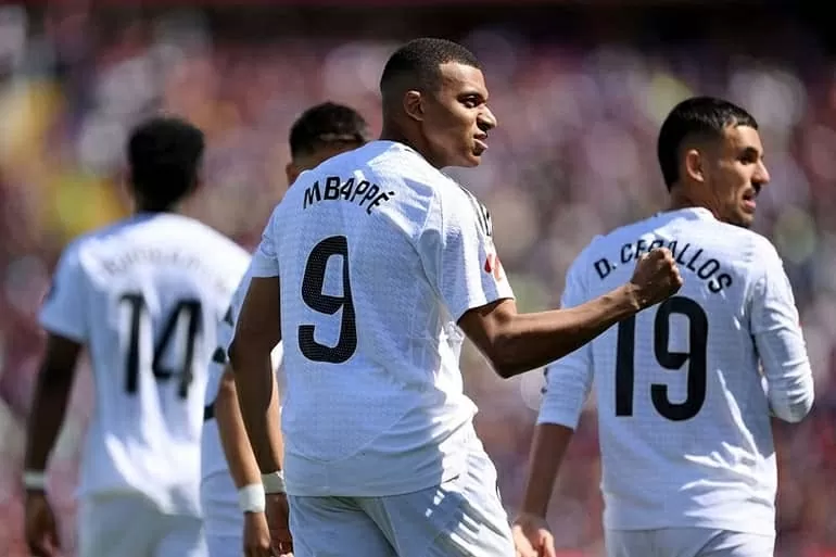 Dù lập Hat-trick nhưng Mbappe vẫn không thể có được chiến thắng. Dù lập Hat-trick nhưng Mbappe vẫn không thể có được chiến thắng.