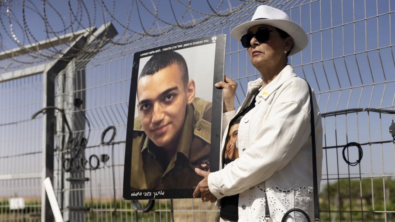 Hamas thả con tin quốc tịch Mỹ, Israel tuyên bố tiếp tục đàm phán ngay cả khi đang giao tranh