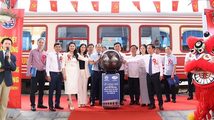 Công nhận điểm du lịch Ga đường sắt Hải Phòng và khai trương đoàn tàu Hoa phượng đỏ